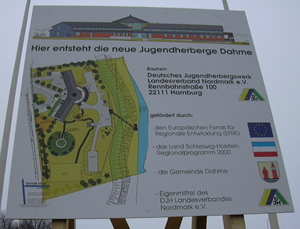 Bauschild der Jugendherberge Dahme