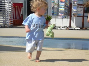 Strand mit Geschäften
